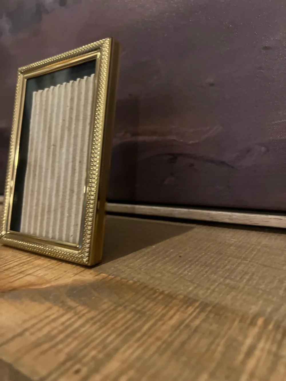 Small Gold Tone Metal Picture Frame 3x4 Photo Edge Detail
